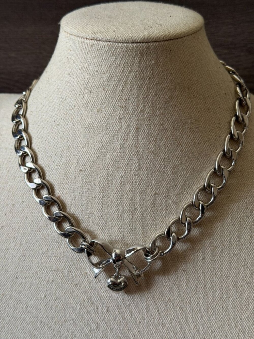 Juicy Couture Bow Heart Pendant Silver Curb Link Chain Statement Necklace 18"